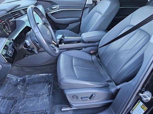 Used 2022 Audi e-tron Premium Plus image 14