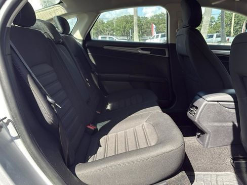 Used 2019 Ford Fusion SE FWD image 14
