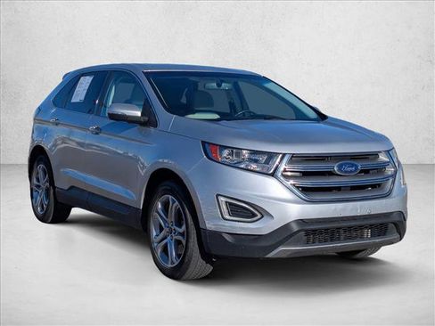 Used 2018 Ford Edge Titanium image 3