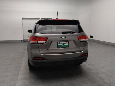 Used 2017 Kia Sorento FWD image 6
