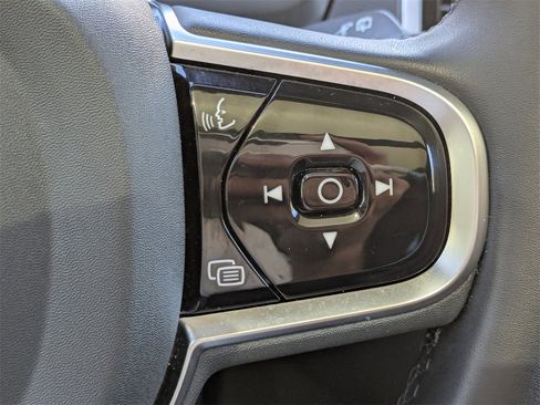 Certified 2025 Volvo XC90 B6 Plus image 29