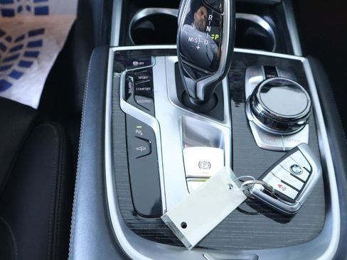 Used 2018 BMW 750i RWD image 19