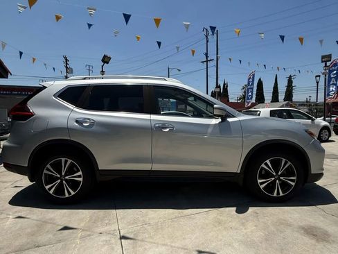 Used 2019 Nissan Rogue SV w/ Premium Package image 4