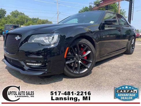 Used 2023 Chrysler 300 C image 7