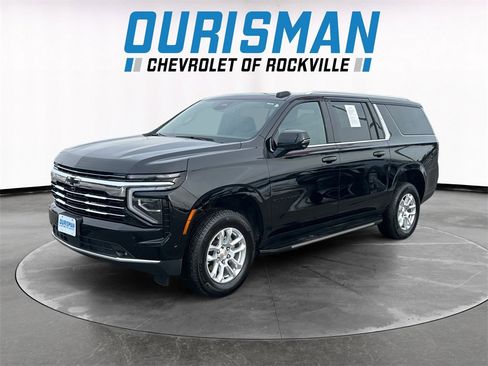 Used 2025 Chevrolet Suburban LT w/ Comfort Package image 2