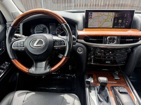Used 2017 Lexus LX 570 4WD w/ Luxury Package image 6