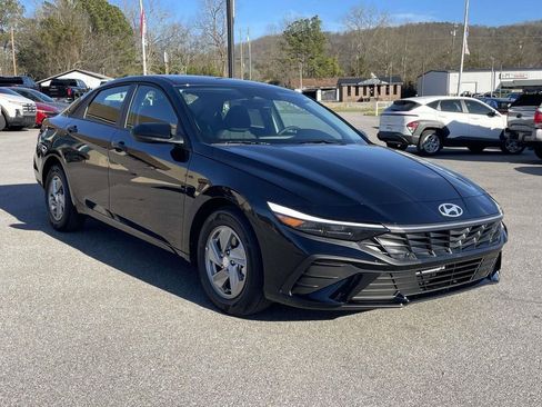New 2026 Hyundai Elantra SE image 4