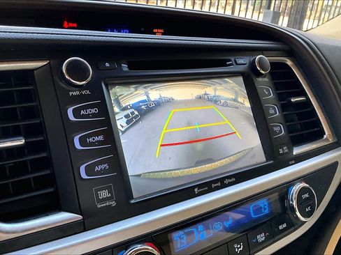 Used 2017 Toyota Highlander Limited image 26