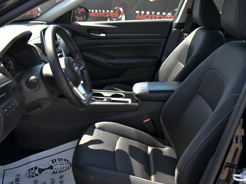 Used 2024 Nissan Altima 2.5 SV FWD image 17