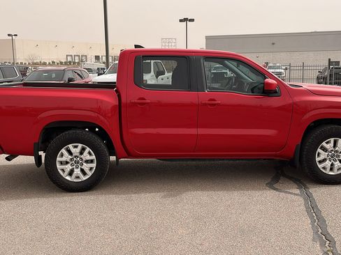 Used 2022 Nissan Frontier SV image 9