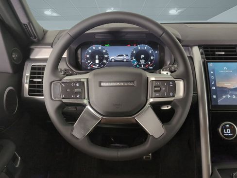 Used 2025 Land Rover Discovery Dynamic SE image 14