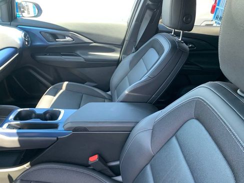 Used 2025 Chevrolet Equinox EV LT FWD image 9