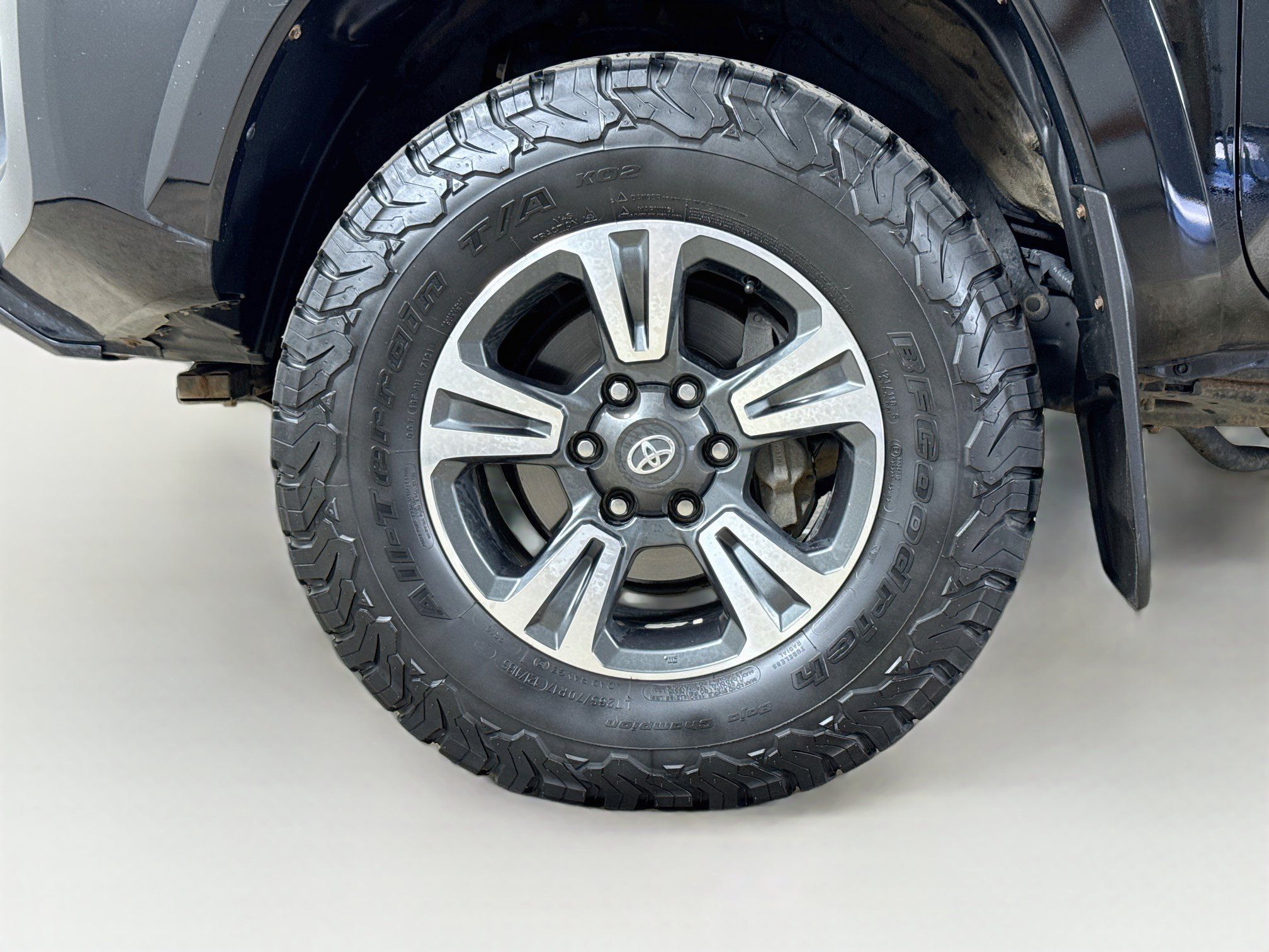 Used 2017 Toyota Tacoma TRD Sport AWD/4WD image 26