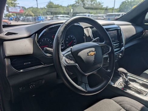 Used 2023 Chevrolet Traverse LT FWD image 30