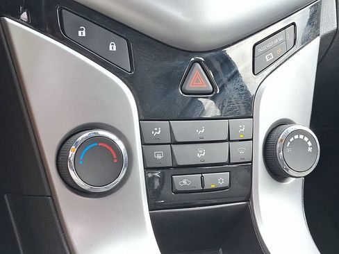 Used 2014 Chevrolet Cruze LT FWD image 23