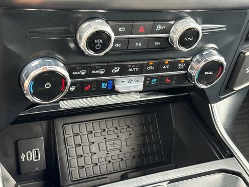 Used 2025 Ford F150 Raptor AWD/4WD image 24