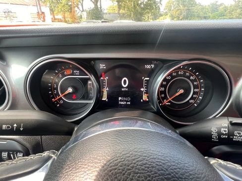 Used 2020 Jeep Wrangler Unlimited Sahara image 23