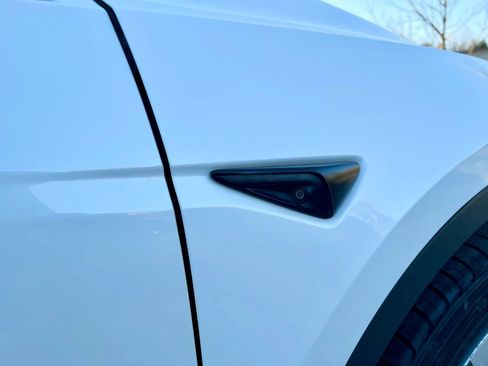 Used 2021 Tesla Model Y Long Range AWD/4WD image 10