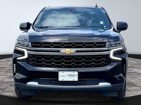 Used 2021 Chevrolet Suburban LS RWD image 3
