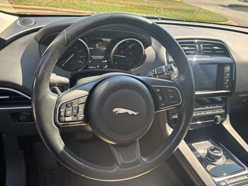 Used 2018 Jaguar F-PACE Premium AWD/4WD image 5