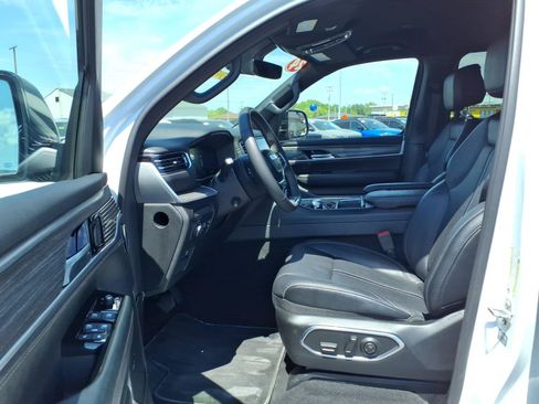 Used 2024 Jeep Wagoneer Series II w/ Flexible Seating Group AWD/4WD image 10