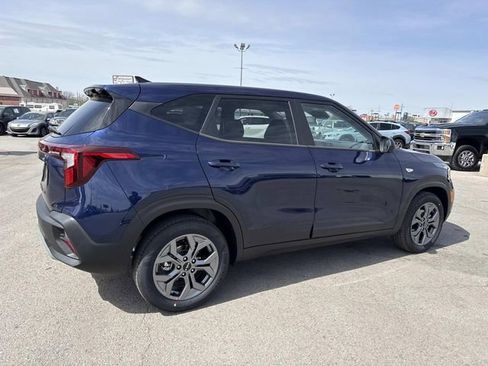 New 2026 Kia Seltos LX image 2