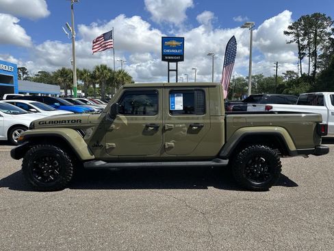 Used 2025 Jeep Gladiator Sport AWD/4WD image 13