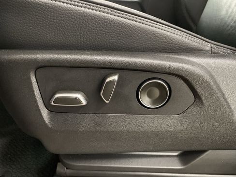 Used 2024 GMC Yukon Denali w/ Advanced Technology Package image 14