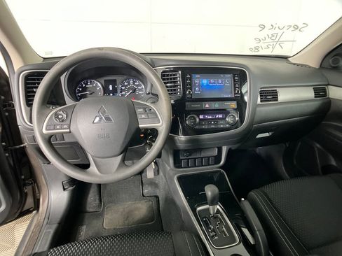 Used 2018 Mitsubishi Outlander ES image 6