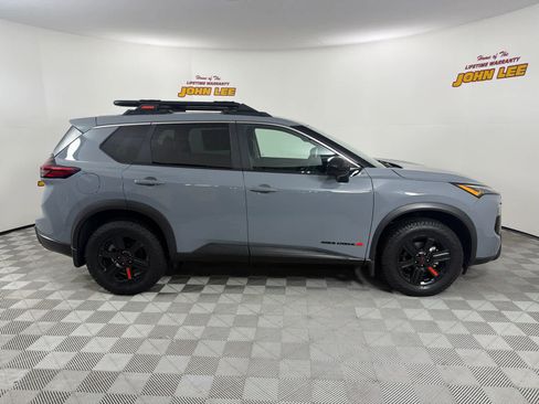 Used 2025 Nissan Rogue SV image 7