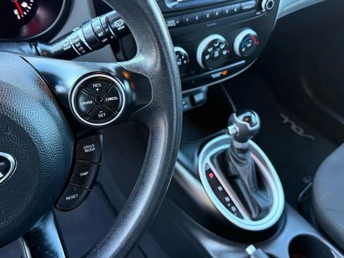 Used 2018 Kia Soul image 16