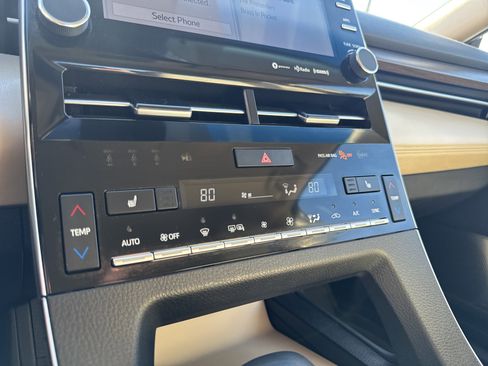 Used 2021 Toyota Avalon XLE image 23