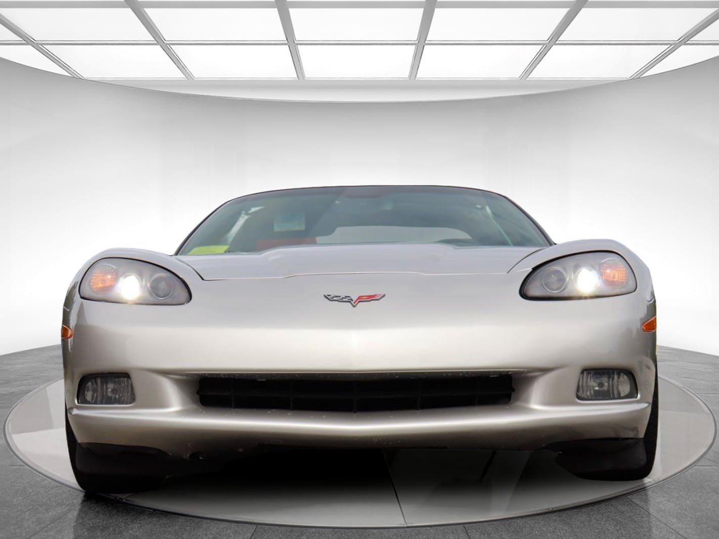 Used 2005 Chevrolet Corvette Coupe w/ Performance Handling Package RWD image 2