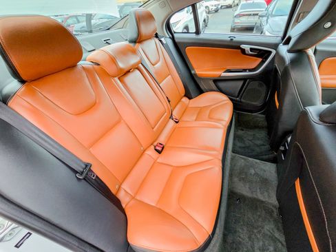 Used 2018 Volvo S60 T5 Inscription image 33