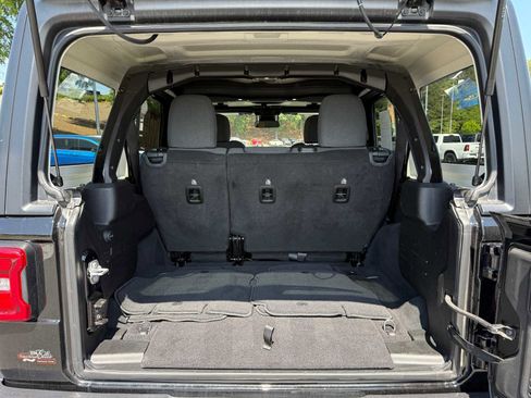 Used 2025 Jeep Wrangler Unlimited Rubicon AWD/4WD image 26