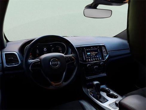 Used 2022 Jeep Grand Cherokee Laredo X image 11