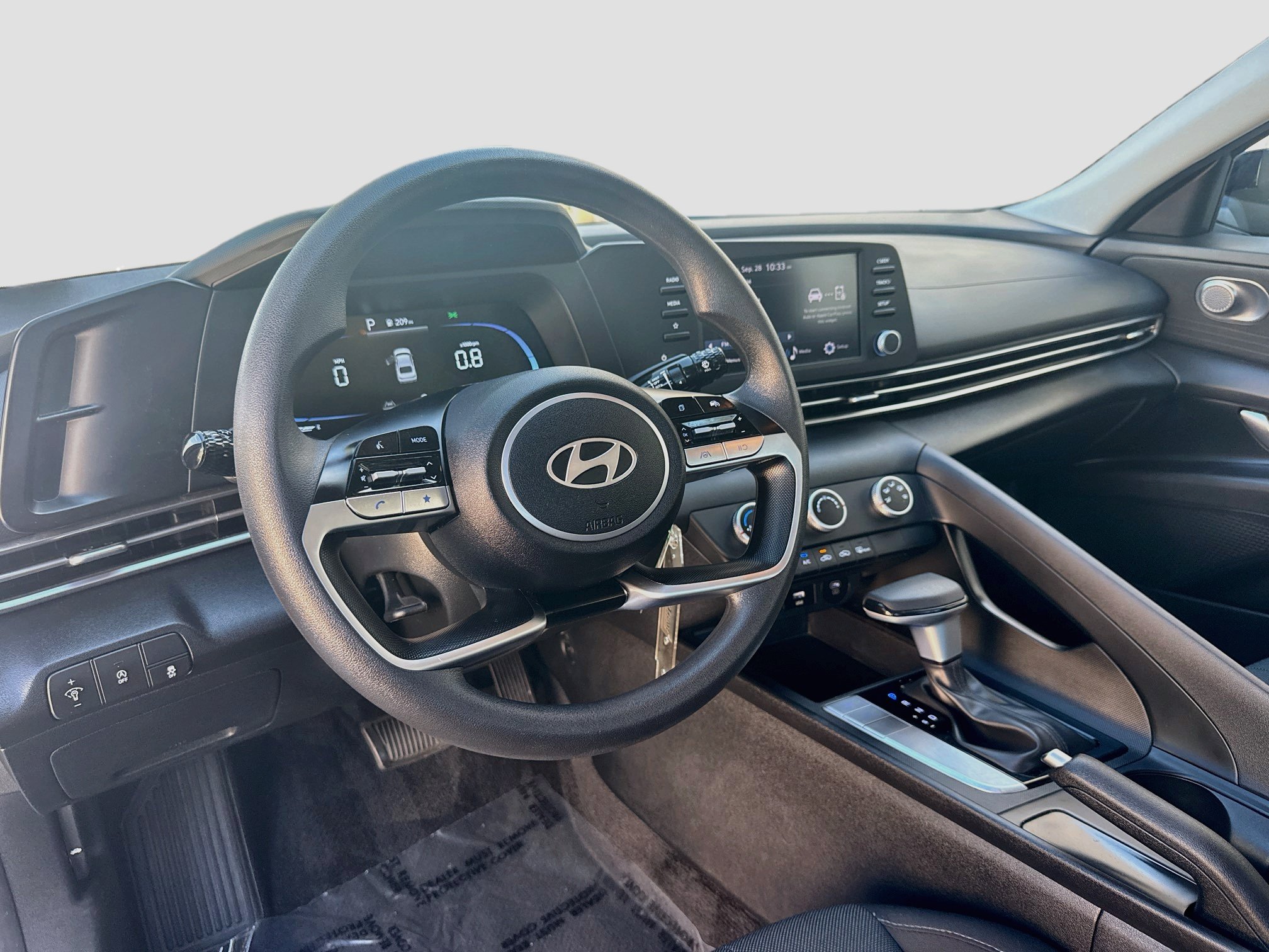 Used 2025 Hyundai Elantra SE FWD image 7