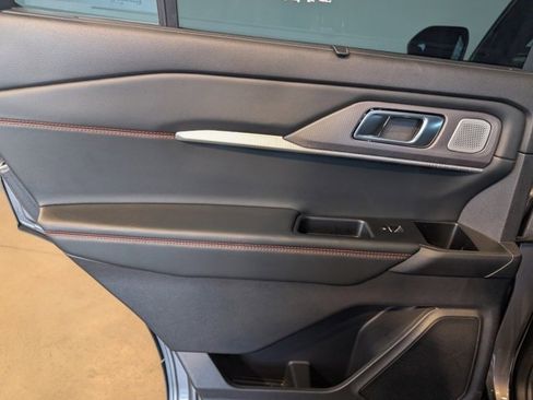 Used 2025 Ford Explorer ST image 16