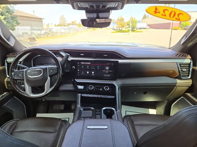 Used 2024 GMC Sierra 3500 Denali w/ Denali Reserve Package AWD/4WD image 3