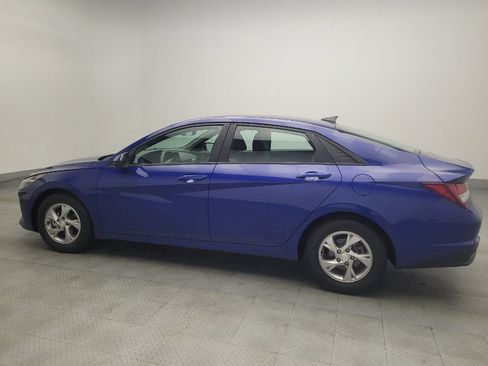 Used 2021 Hyundai Elantra SE image 3
