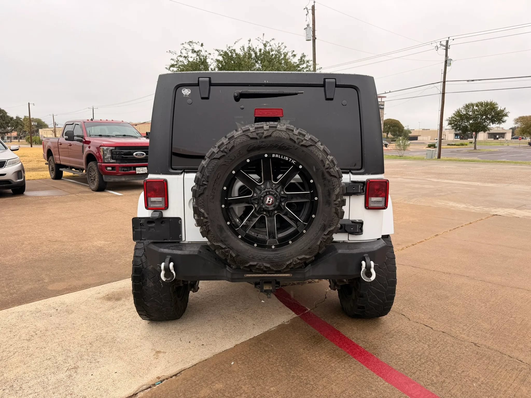 Used 2017 Jeep Wrangler Unlimited Sahara w/ Connectivity Group AWD/4WD image 3