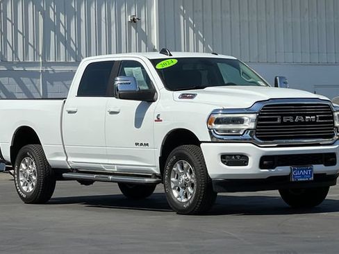 Used 2024 RAM 2500 Laramie AWD/4WD image 2