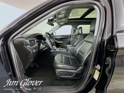 Used 2022 Ford Explorer XLT w/ Equipment Group 202A image 27