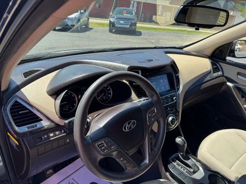 Used 2017 Hyundai Santa Fe Sport image 9
