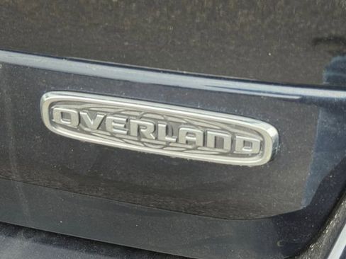 Used 2023 Jeep Grand Cherokee Overland w/ Luxury Tech Group IV AWD/4WD image 19