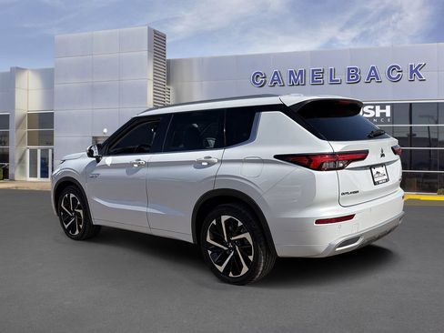 Used 2023 Mitsubishi Outlander 4WD Plug-In Hybrid image 4