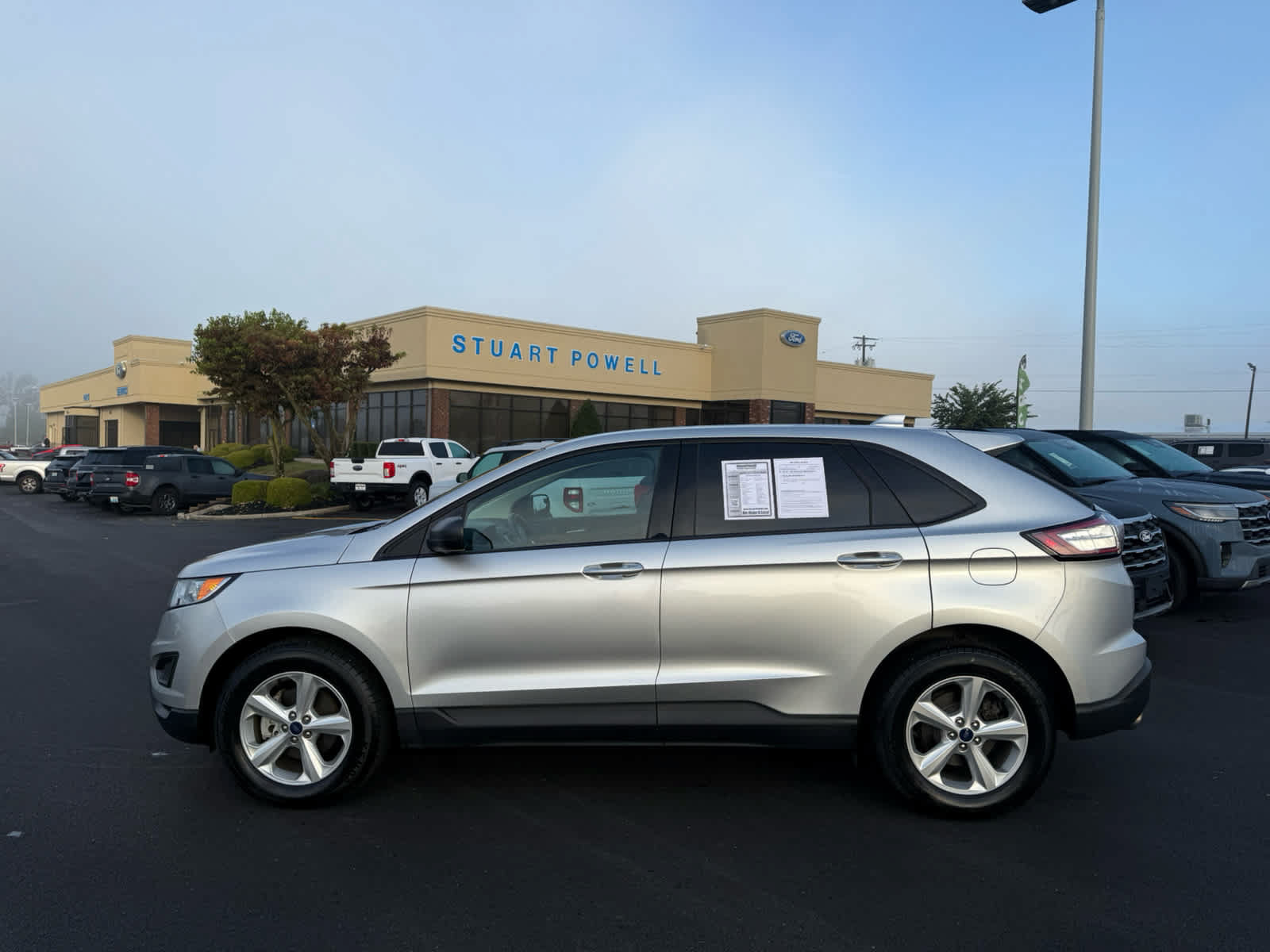 Used 2018 Ford Edge SE FWD image 25