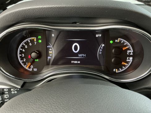 Used 2020 Jeep Grand Cherokee Laredo w/ 18" Wheel & 8.4" Radio Group image 8