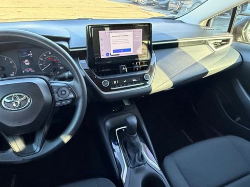 Used 2025 Toyota Corolla LE w/ LE Premium Package FWD image 12