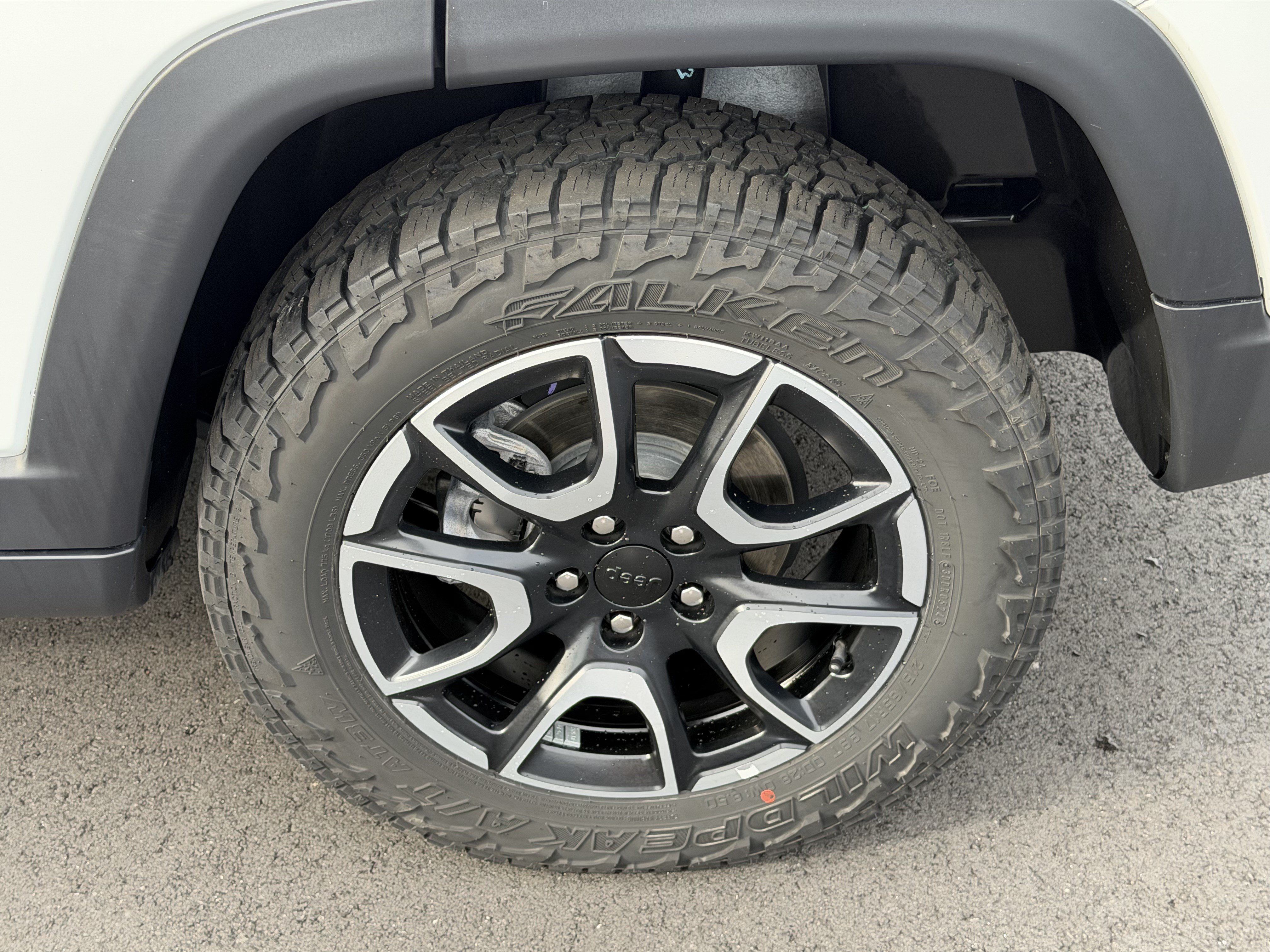 Used 2024 Jeep Compass Trailhawk AWD/4WD image 19